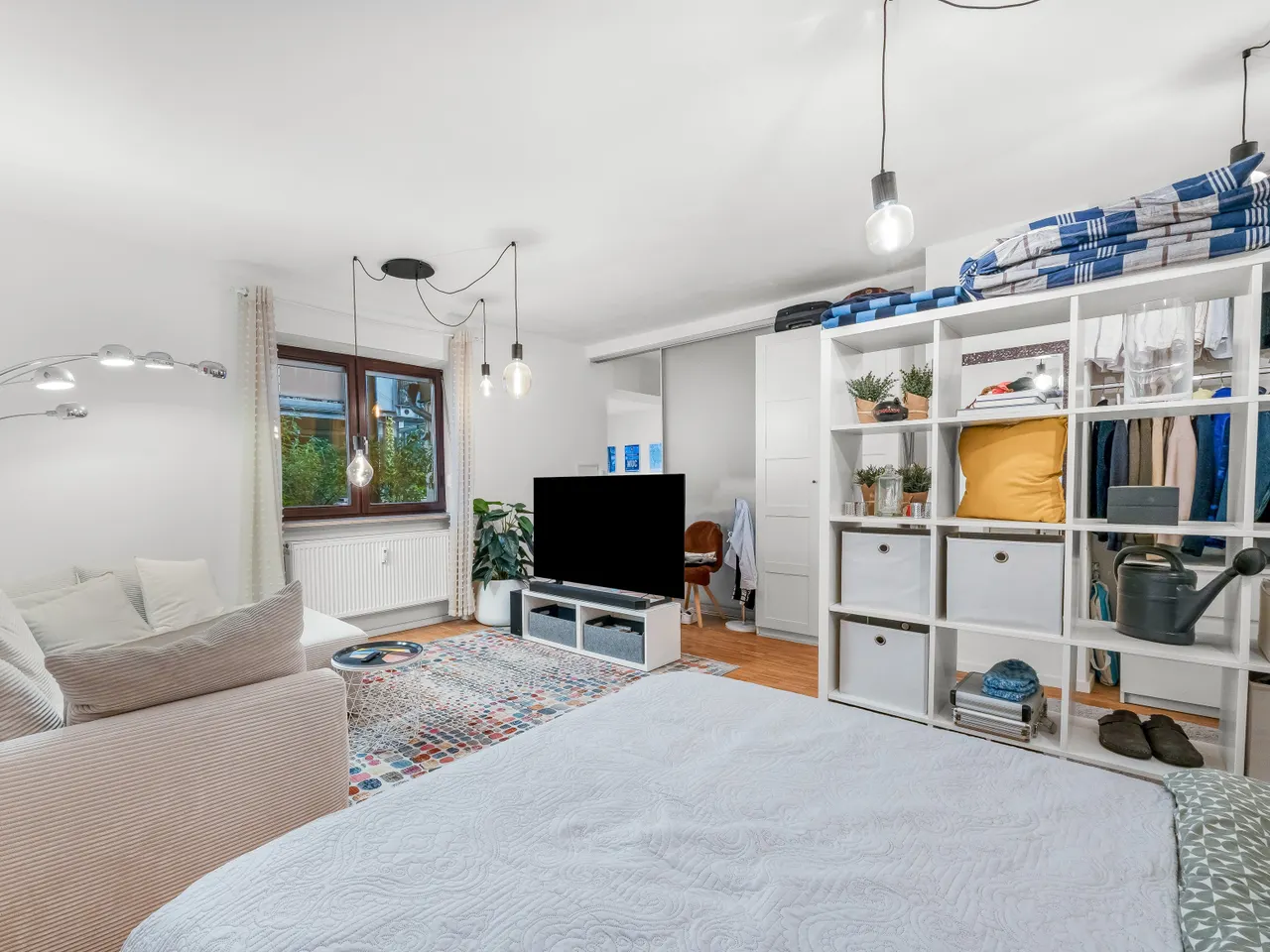 Wohn- und Schlafzimmer