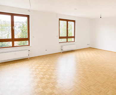 Gepflegte 3-Zimmerwohnung mit Tageslichtbad, Loggia und PKW- Stellplatz - Photo 1