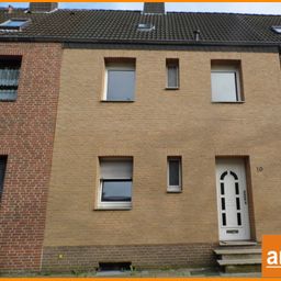 Wohnen muss nicht teuer sein.
Zwei Stellplätze inklusive!
**KEINE KÄUFERPROVISION!**