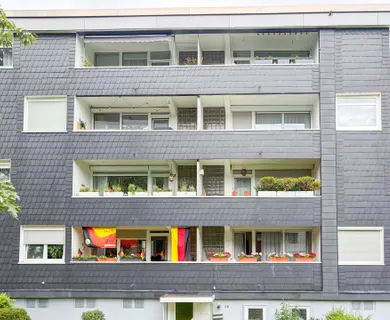 Ihr neuer Wohlfühlort: Lichtdurchflutete Wohnung mit zwei Loggien am beliebten Büttenberg - Photo 2