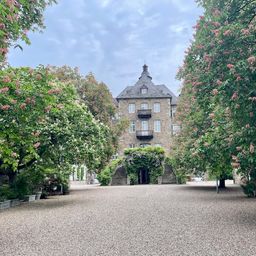Aussergewöhnliche Maisonettewohnung im Schloss Allner – Ihr neues Zuhause wartet!