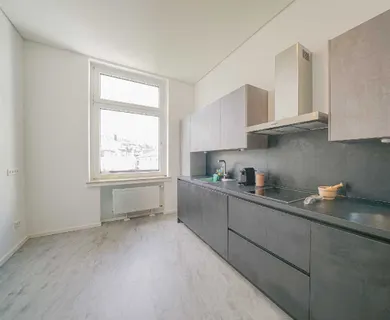 Stilvolle 3-Zimmer-Altbauwohnung in zentraler Lage von Pempelfort mit EBK - Photo 3