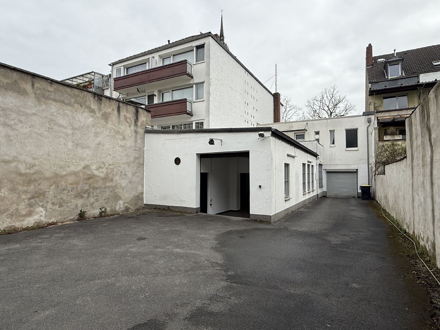 AUSSTELLUNGSFLÄCHE IN KREFELD ZU MIETEN! - Photo 2