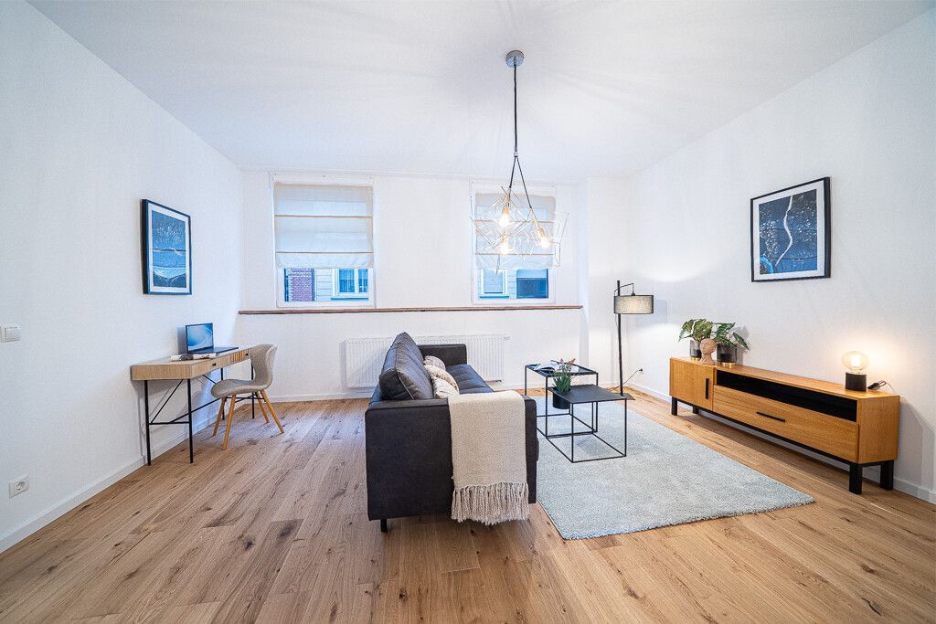 Frisch sanierte und stilvolle Wohnung mit Loggia zu vermieten. Verfügbar ab 01.04.!