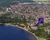 Im Bademantel zum Strand