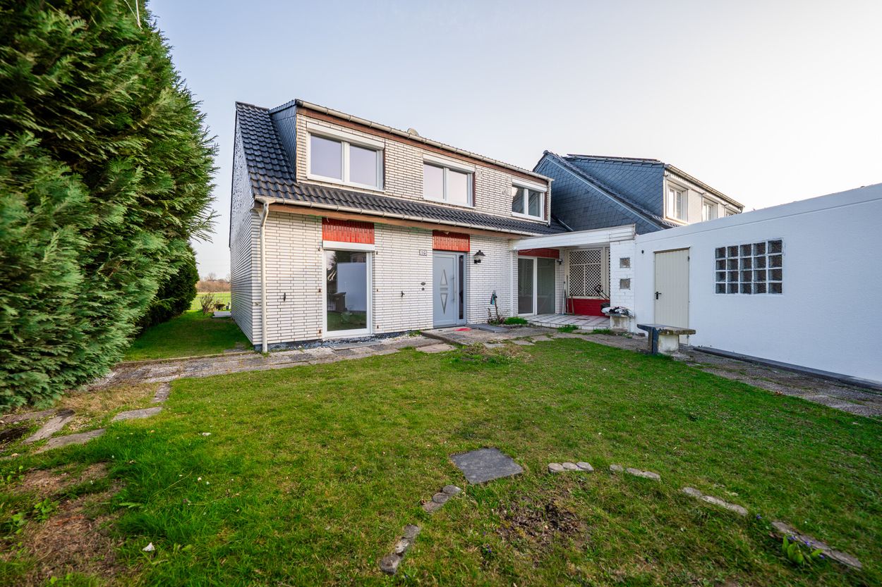 Saniertes Einfamilienhaus: 5 Zimmer mit Garten, Terrasse & Vollunterkellert in Jüchen – 127 m²