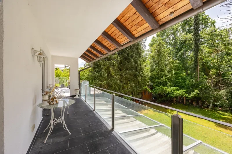 Balkon mit Dachterrassenzugang