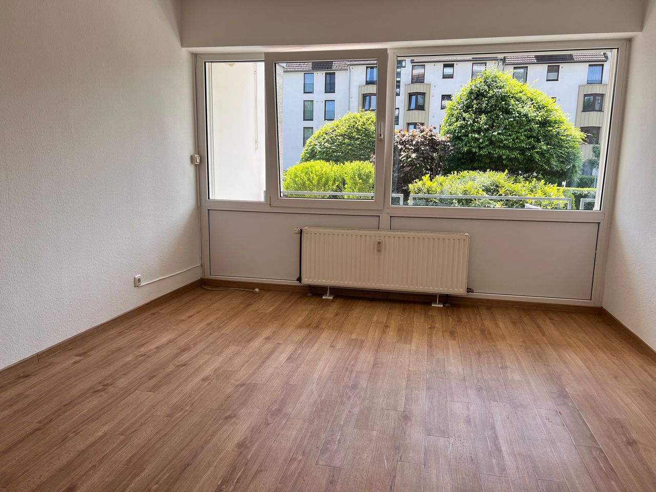 Zimmer mit Zugang zum Balkon