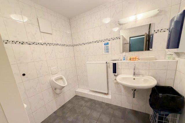 Verwaltungsgebäude: WC