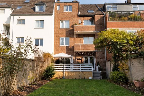 NEUSS-FURTH: VOLLVERMIETETES 4 FAMILIENHAUS IN ZENTRALER LAGE