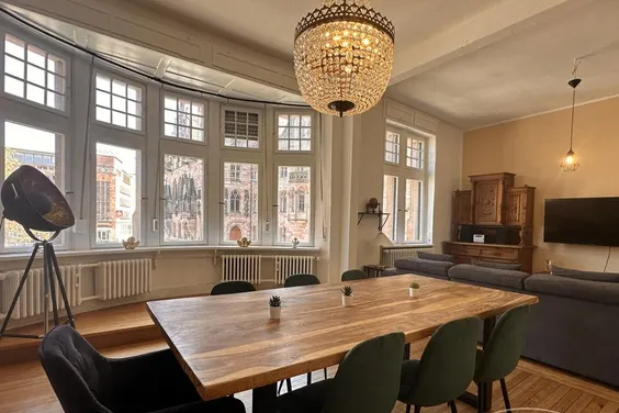 Helle und großzügige Wohnung direkt am Rathausplatz im Herzen von Saarbrücken