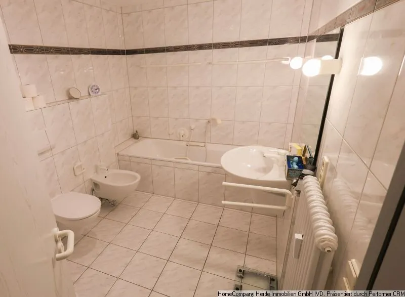 Gro&szlig;es Badezimmer