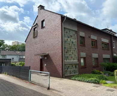 Oldie but Goldie – bezugsfreies Zwei- bis Dreifamilienhaus