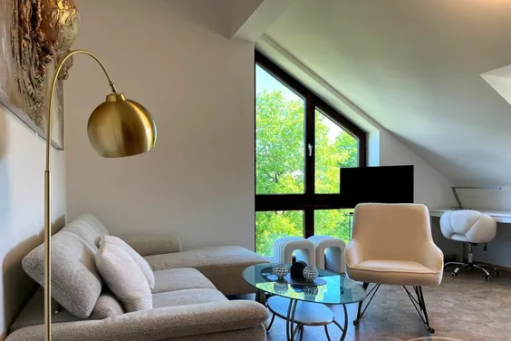 Modern möblierte 2-Zimmer- Wohnung mit Stellplatz und Kellerabteil