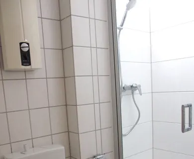 Schön und geräumig im Altbau - Photo 2