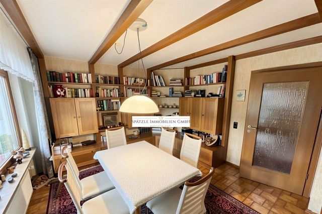 Hauptwohnung Esszimmer - (KI generiert)