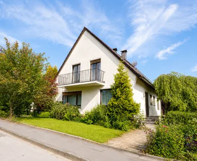 Freistehendes, ca. 150 m² großes Einfamilienhaus mit 5 Schlafzimmern auf einem 988 m² Grundstück
