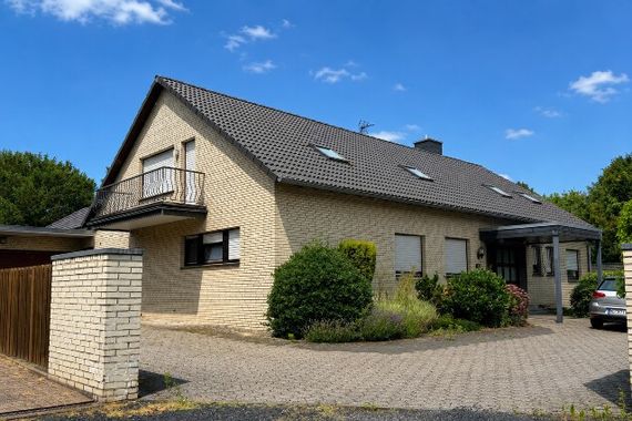 Großzügige Dachgeschosswohnung in Mönchengladbach-West