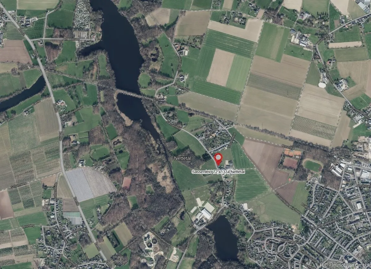 Rustikales Bauernhaus im Grünen