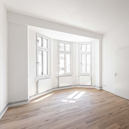 Traumhaft sanierter Altbau lässt keine Wünsche offen !