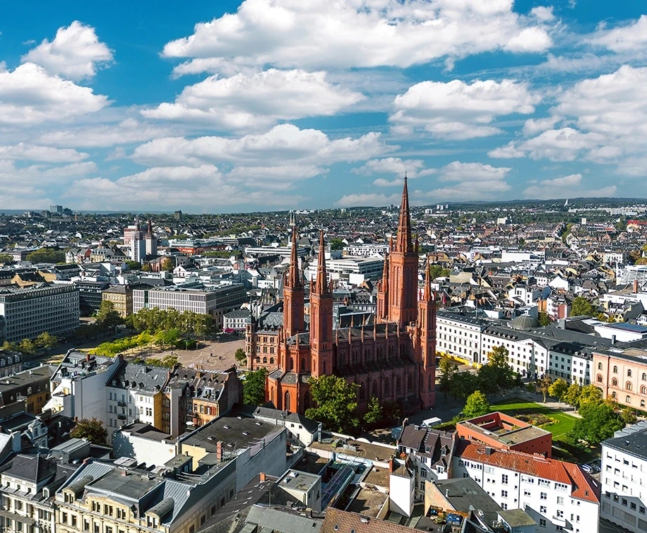 wiesbaden-marktkirche Luftaufnahme von Wiesbaden mit der Marktkirche