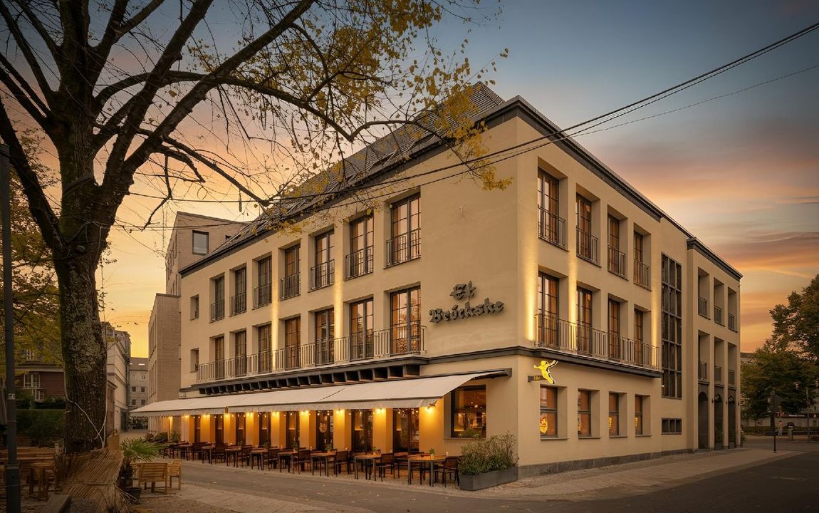 BEGEHRTE BÜROFLÄCHE IM NEUBAU MIT BLICK IN PARK ZU MIETEN!