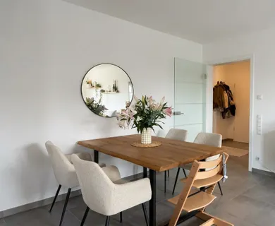 Wohnen auf hohem Niveau: Lichtdurchflutete 3-Zimmer-Wohnung im 1. Obergeschoss - Foto 2