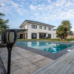 Exklusives Familienzuhause mit Pool, hochwertiger Ausstattung und luxuriösem Wohnkomfort