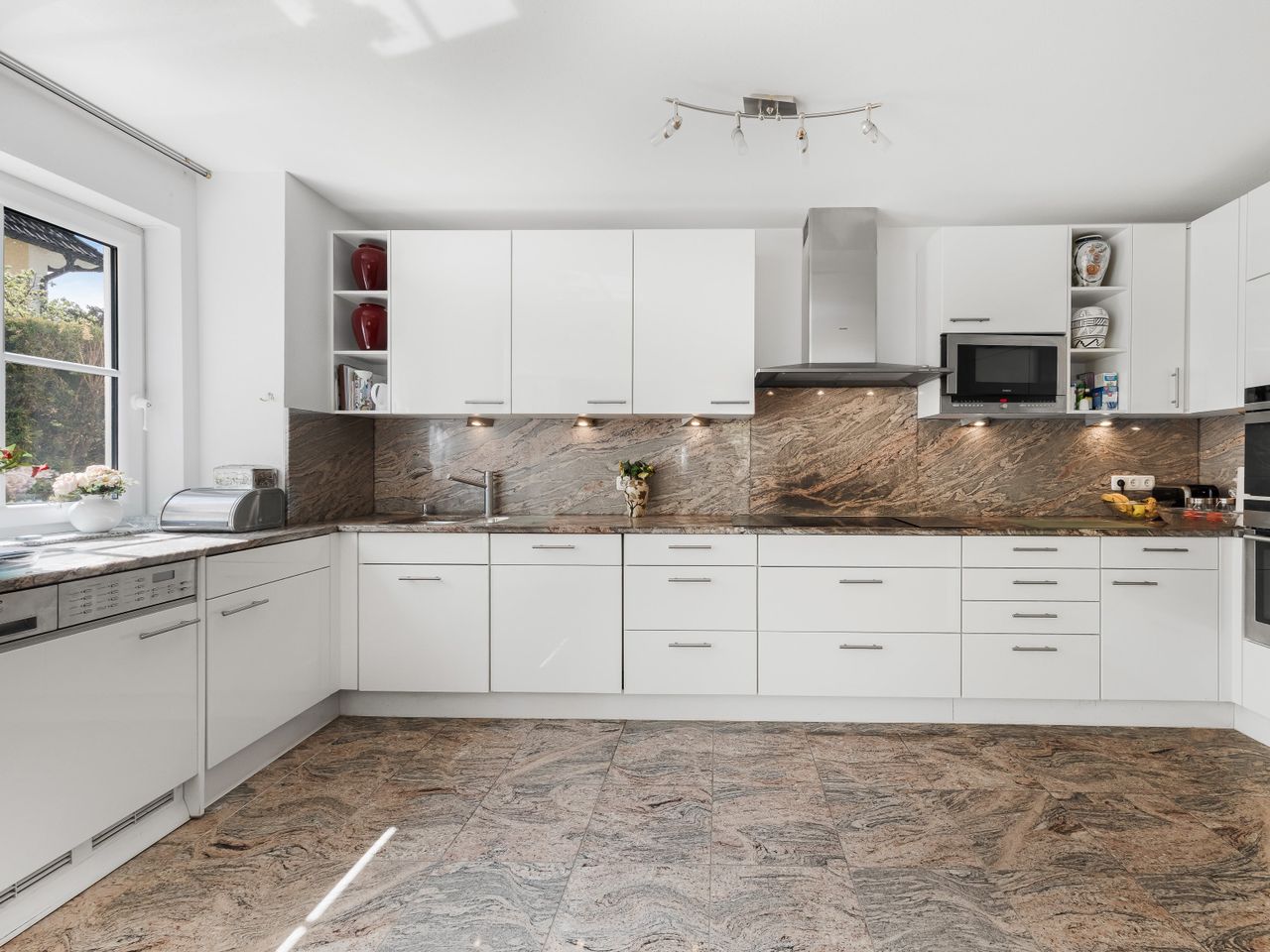 Großzügige Wohnküche