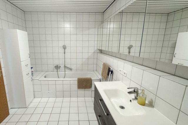 Dusche und Wannenbad
