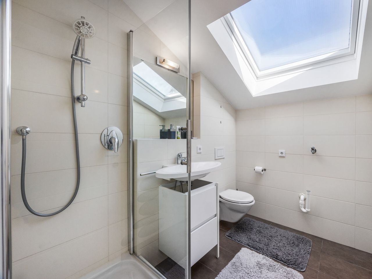 Badezimmer im Dachgeschoss