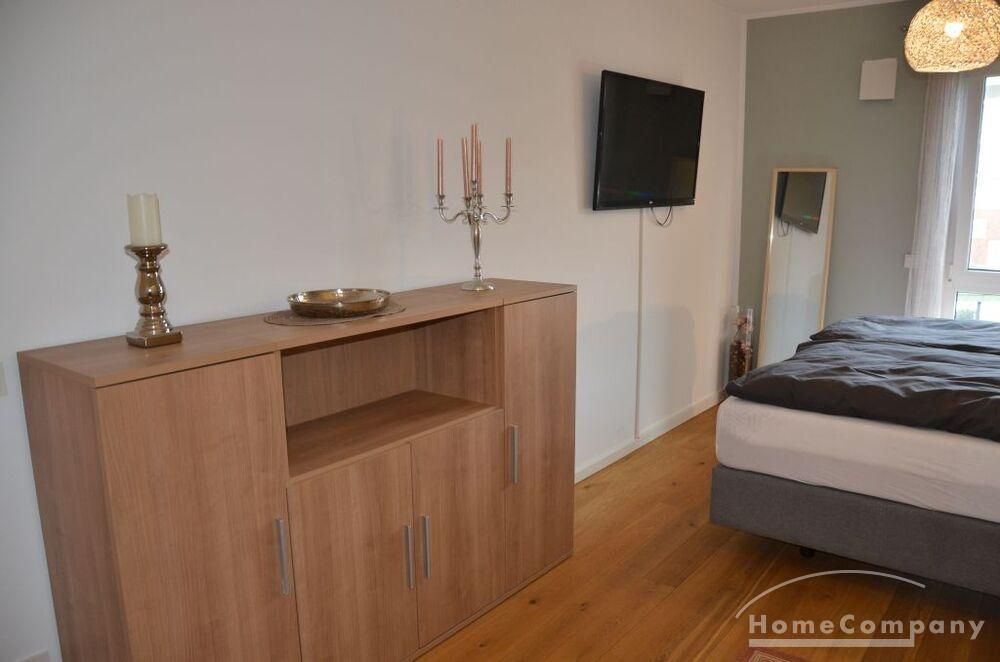 TV + Komode im Schlafzimmer