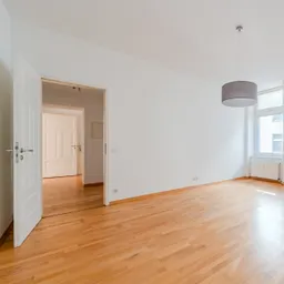 Helle Wohnung in begehrter Akazienkiez-Lage – provisionsfrei & sofort bezugsfrei !