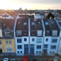 Rarität im Bonn-Beueler Combahnviertel: sehr großes Haus in Neubauqualität mit Garage