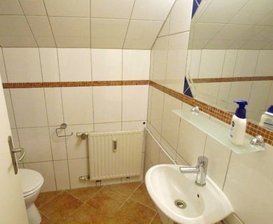 Stadt Blankenberg – Ideal für 1-3 Personen! 3-Zimmer-Dachgeschoßwohnung im ruhigen 3-Familienhaus - Photo 4