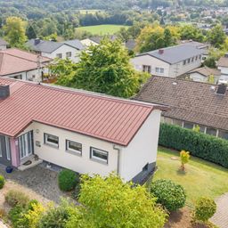 Ein-/Zweifamilienhaus in traumhafter Ortsrandlage – Perfekt für Familien! Kita & Grundschule im Ort!