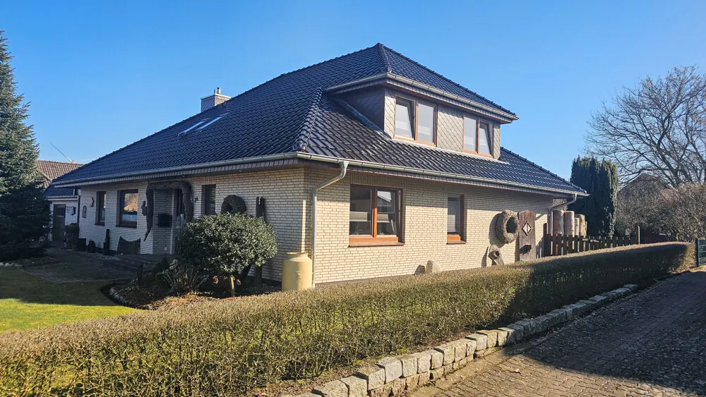 Hausansicht seitl. von vorne