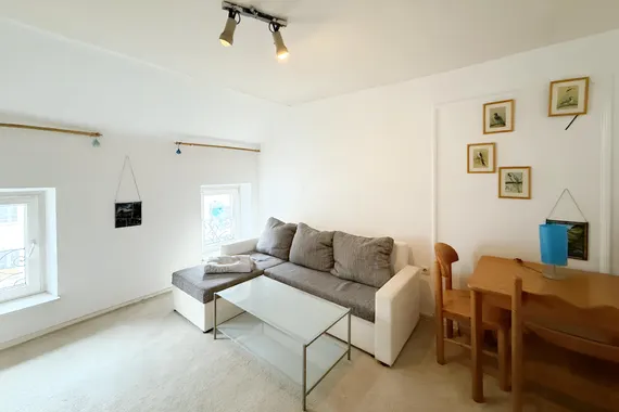 MÖBLIERTE 3-ZIMMERWOHNUNG IN ALTBAU ZU MIETEN!