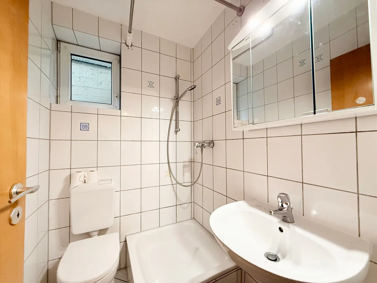 frisch renovierte 1,5 ZKD Wohnung mit neuer Einbauküche - Foto 5