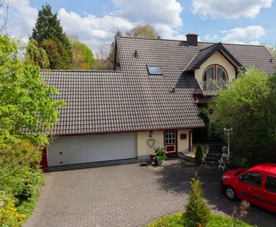 Exklusives Einfamilienhaus mit großzügigem Wohnkonzept und Naturgarten!