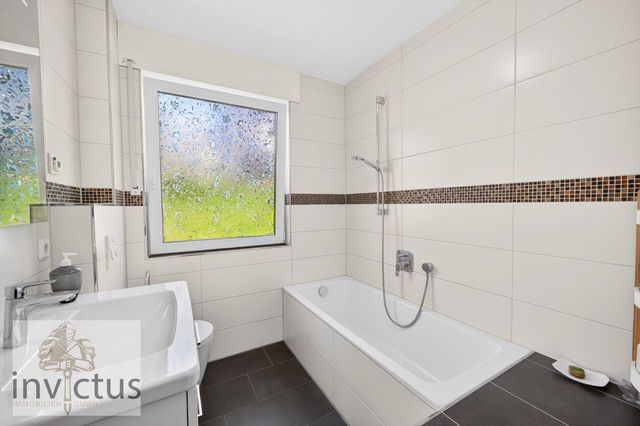 Badezimmer (OG)