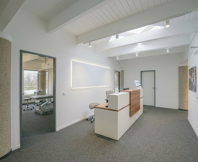 Schlüsselfertige Praxis-/Therapiefläche mit Weitblick, Aufzug und Parkplätzen
