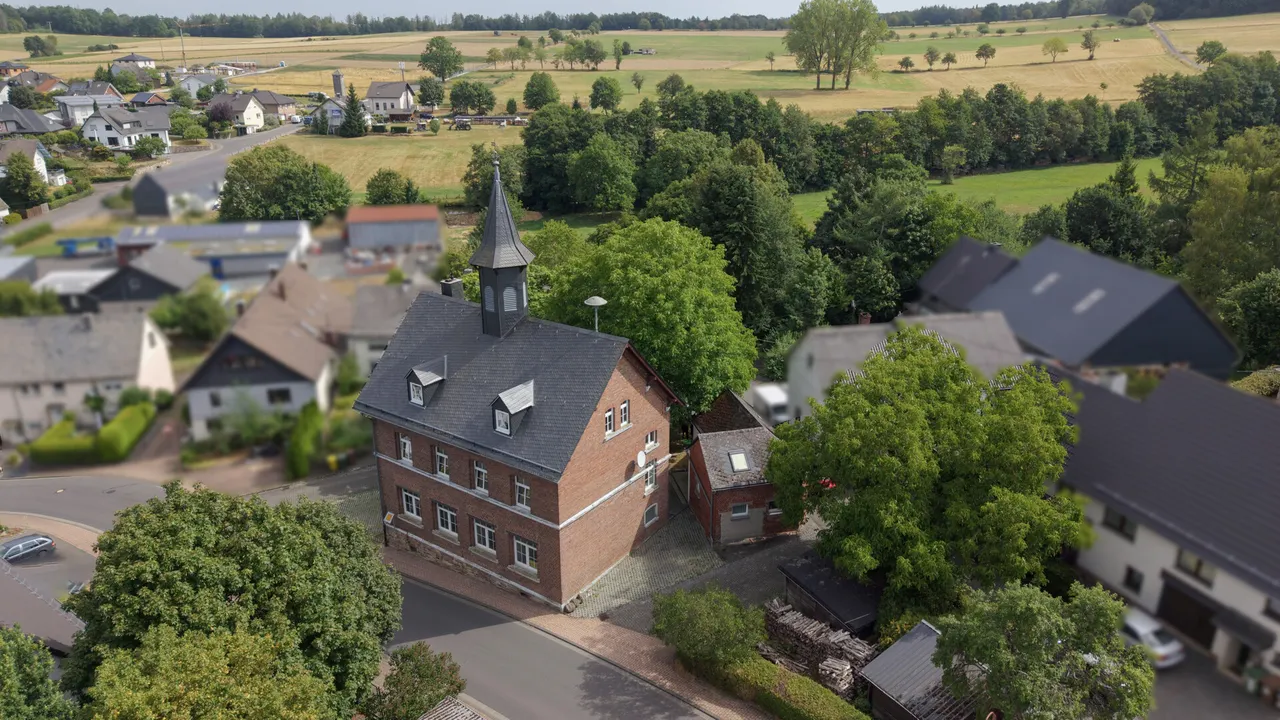Alte Schule und Nebengebäude