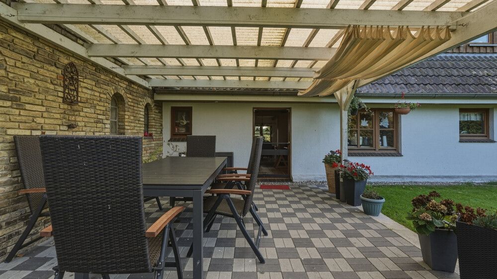  Zugang von der Küche zur hinteren Terrasse