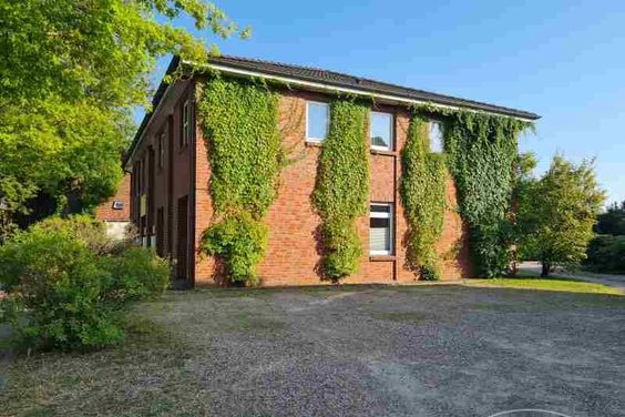 Büro mit 3 Raum, Küche und WC