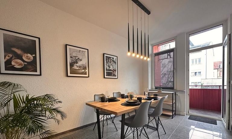 Esszimmer mit Balkon