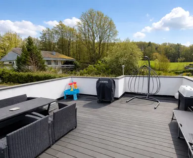 Moderne Maisonette-Wohnung mit Dachterrasse