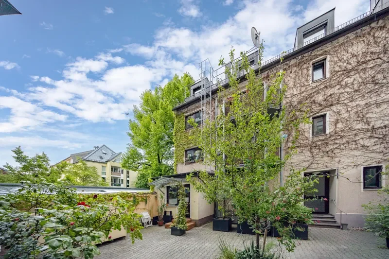 Innenhof mit Terrasse