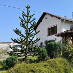 Geräumiger Bungalow mit großem Grundstück und Doppelgarage am Ortsrand von Altenkirchen!
