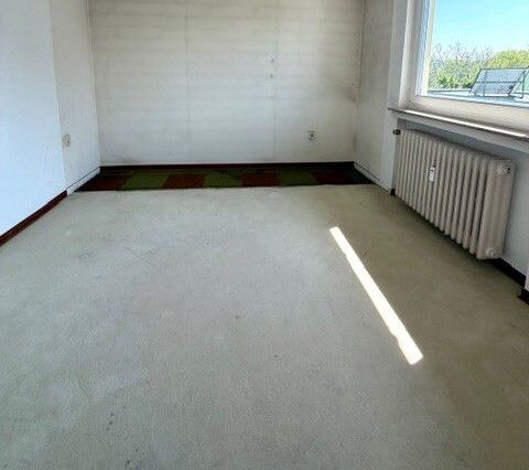 Haushälfte rechts - 2.Zimmer rechts unmöbliert